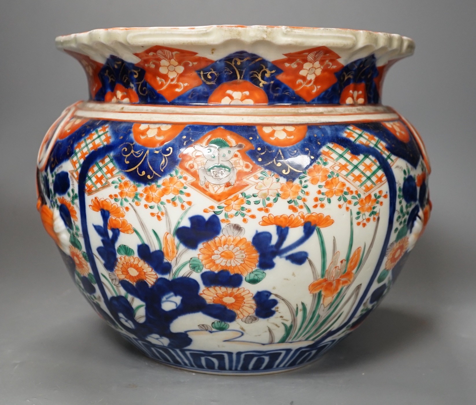 A late 19th century Japanese Imari jardiniere, 23cm